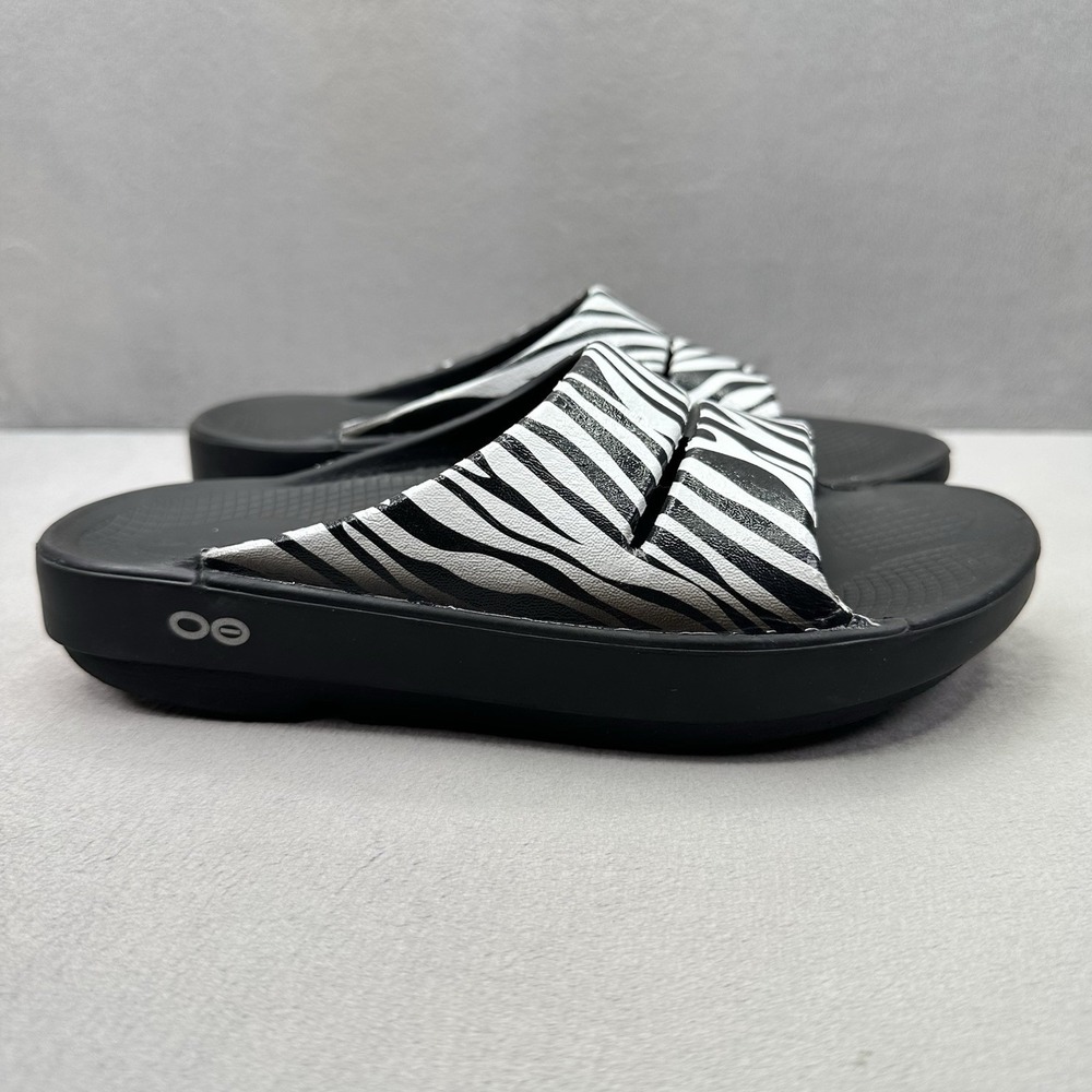 OOFOS OOahh Luxe Womens Size 6 Sandals Zebra Stripes Recovery Lightweight Slide